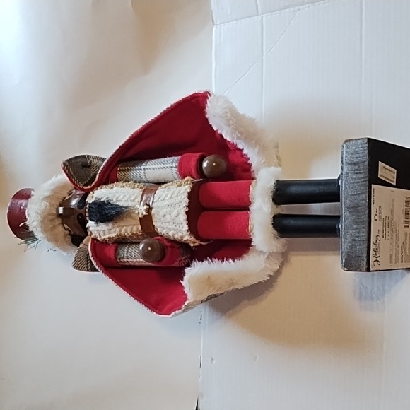 Holiday Living Nutcracker 21.5 inches - Picture 12 of 16